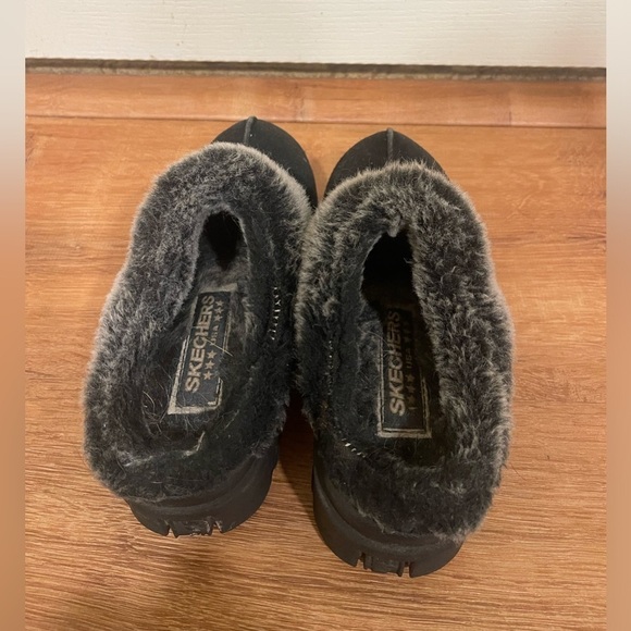 Sketchers black platform slipper slides​​​​​​ - Picture 2 of 8